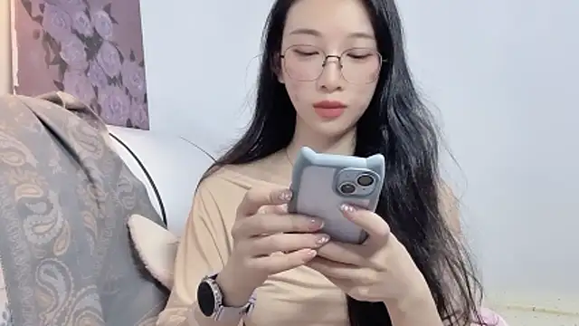 Lili-2 online show from May 26, 2026, 1:29 pm