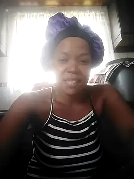 Snapshot of Feathergal69_ chatting on December 7, 2024, 7:49 am Feathergal69 online show from December 7, 2024, 7:49 am