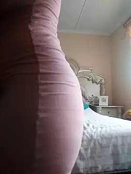 Snapshot of Feathergal69_ chatting on September 20, 2025, 1:12 pm Feathergal69 online show from September 20, 2025, 1:12 pm