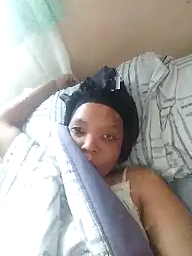 Snapshot of Feathergal69_ chatting on October 12, 2025, 8:35 am Feathergal69 online show from October 12, 2025, 8:35 am