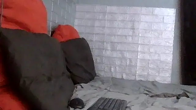 Snapshot of Feathergal69_ chatting on February 18, 2026, 8:21 am Feathergal69 online show from February 18, 2026, 8:21 am