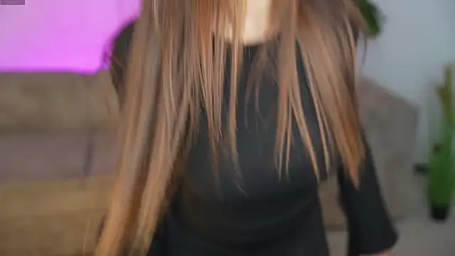 Julia  Star  online show from October 21, 2025, 7:09 am