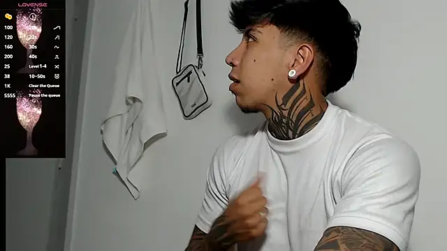 Nickhot0609 online show from March 1, 2025, 3:10 am