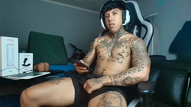 Nickhot0609 online show from September 15, 2025, 8:20 pm