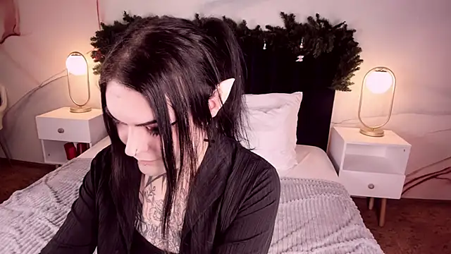 EvanEdie online show from December 11, 2024, 4:42 pm