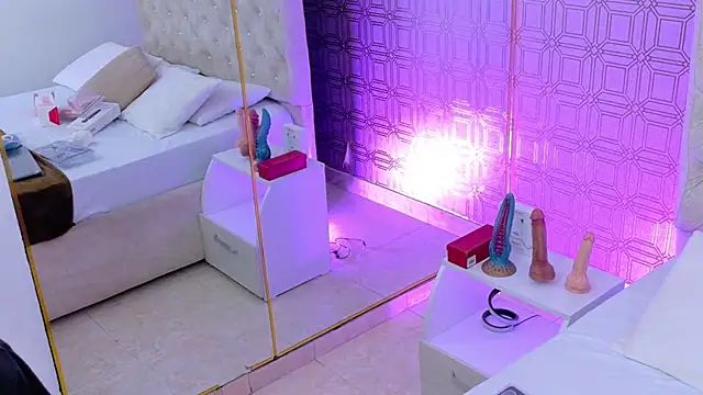 Derieri D online show from November 11, 2025, 7:36 pm