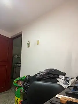 Jestebanano online show from October 18, 2025, 4:04 am