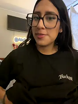 AleFantasy0001 online show from November 23, 2025, 5:57 pm