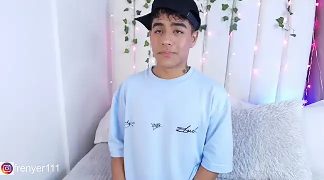 kiing azahell online show from January 5, 2025, 3:22 am