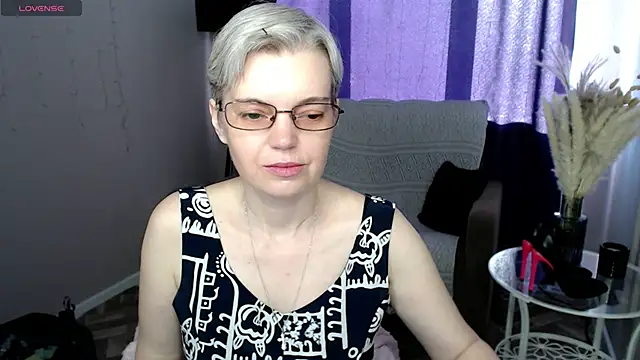 Snapshot of Cutie_Erikaa1 chatting on May 22, 2026, 2:19 am Cutie Erikaa1 online show from May 22, 2026, 2:19 am