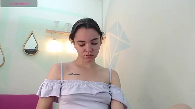 Mia-kalinfa online show from February 28, 2025, 4:20 pm