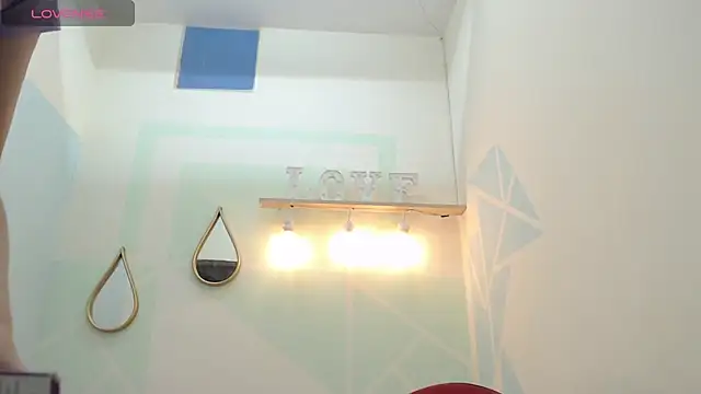 Mia-kalinfa online show from March 21, 2025, 3:35 pm