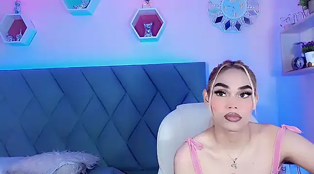 Hallyhott online show from December 2, 2024, 6:43 pm