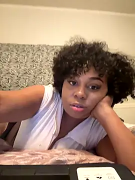 Snapshot of camiliaskye chatting on October 10, 2025, 3:27 am camiliaskye online show from October 10, 2025, 3:27 am