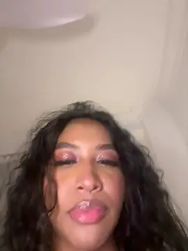 IamCrystal2 online show from March 1, 2026, 10:45 pm