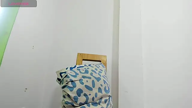 Kayla sofip01 online show from December 8, 2024, 8:04 pm