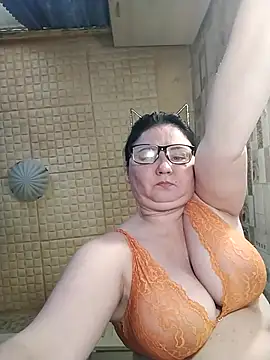 Snapshot of Holly-69 chatting on April 3, 2026, 12:47 pm Holly-69 online show from April 3, 2026, 12:47 pm