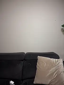 imlindapink online show from December 17, 2025, 4:46 pm