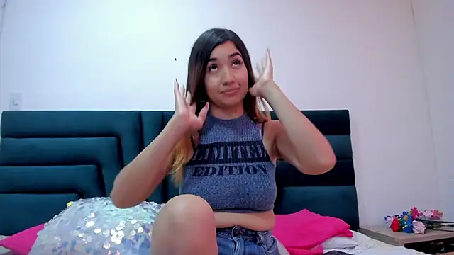 Snapshot of LisaWhite_ chatting on February 24, 2025, 9:52 pm LisaWhite online show from February 24, 2025, 9:52 pm