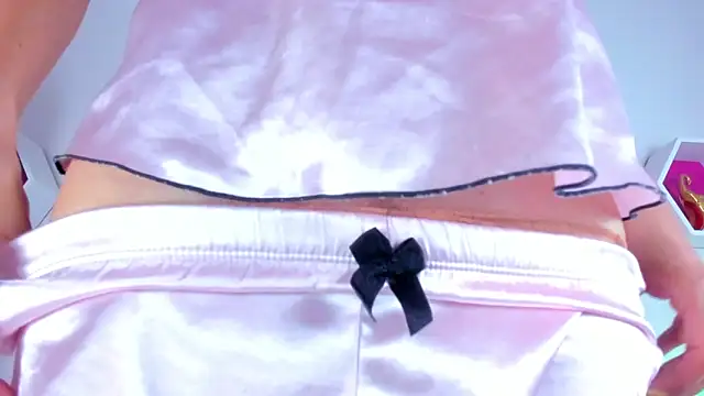  jade white  online show from January 22, 2025, 8:29 am