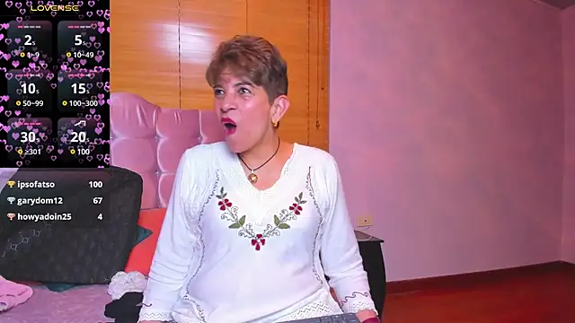 Snapshot of Angelina_Stone_65 chatting on January 6, 2025, 10:05 pm Angelina Stone 65 online show from January 6, 2025, 10:05 pm