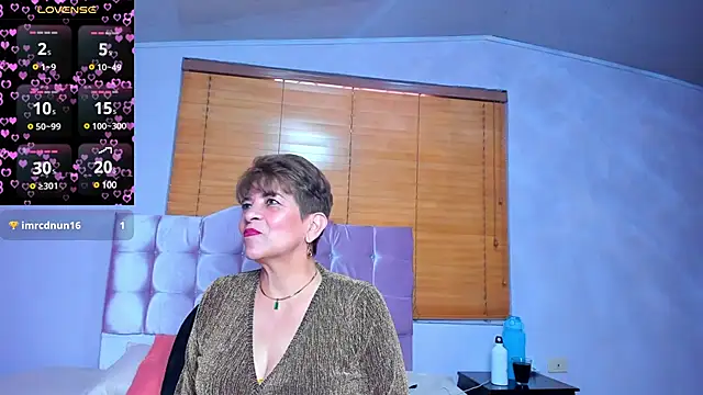 Snapshot of Angelina_Stone_65 chatting on January 13, 2025, 10:13 pm Angelina Stone 65 online show from January 13, 2025, 10:13 pm