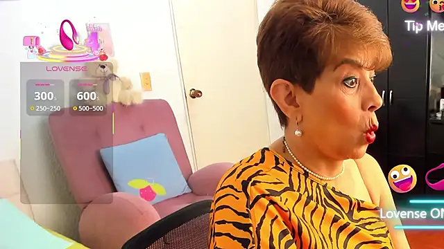 Snapshot of Angelina_Stone_65 chatting on September 23, 2025, 1:47 pm Angelina Stone 65 online show from September 23, 2025, 1:47 pm