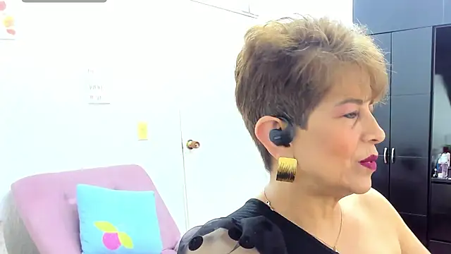 Snapshot of Angelina_Stone_65 chatting on September 27, 2025, 10:04 pm Angelina Stone 65 online show from September 27, 2025, 10:04 pm