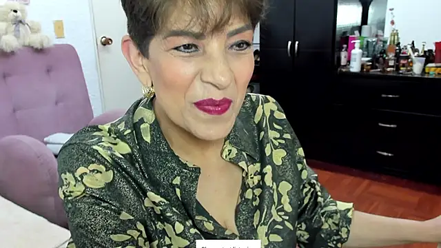 Snapshot of Angelina_Stone_65 chatting on October 18, 2025, 12:35 am Angelina Stone 65 online show from October 18, 2025, 12:35 am