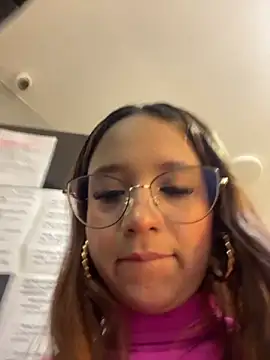 Snapshot of MelanieRoah chatting on October 18, 2025, 1:23 pm MelanieRoah online show from October 18, 2025, 1:23 pm