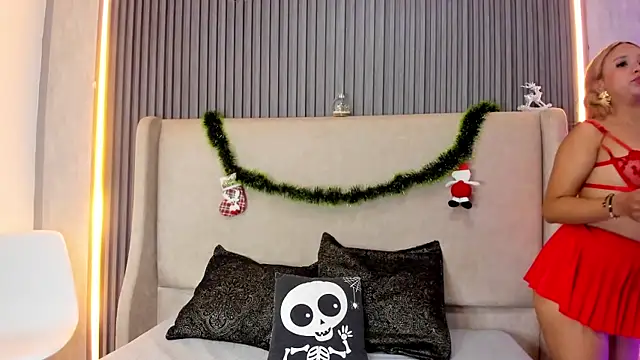 Snapshot of MelanieRoah chatting on December 22, 2025, 8:28 pm MelanieRoah online show from December 22, 2025, 8:28 pm