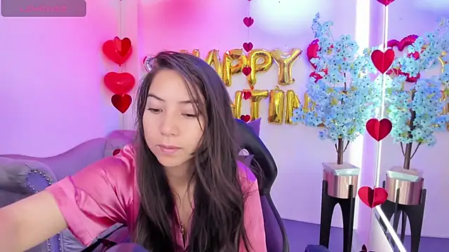 Snapshot of Ema_louis_ chatting on February 14, 2025, 12:14 pm Ema louis  online show from February 14, 2025, 12:14 pm