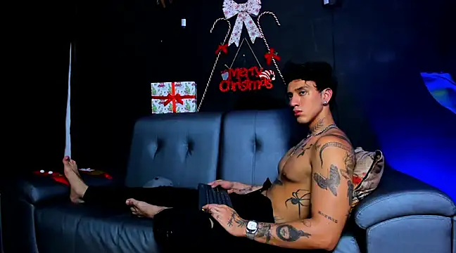 JUSTIN FULLER1 online show from December 11, 2024, 7:14 pm