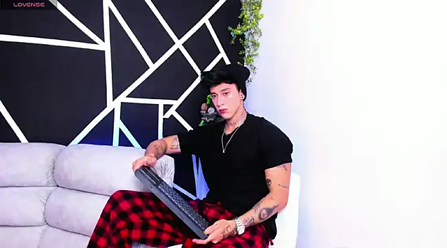 JUSTIN FULLER1 online show from February 15, 2025, 7:28 pm