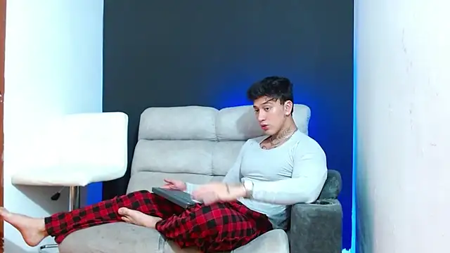 JUSTIN FULLER1 online show from April 9, 2026, 6:13 pm