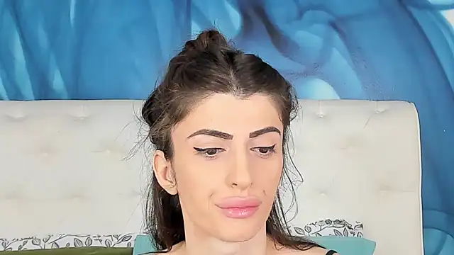 SkinnyDolly online show from November 2, 2025, 3:09 am