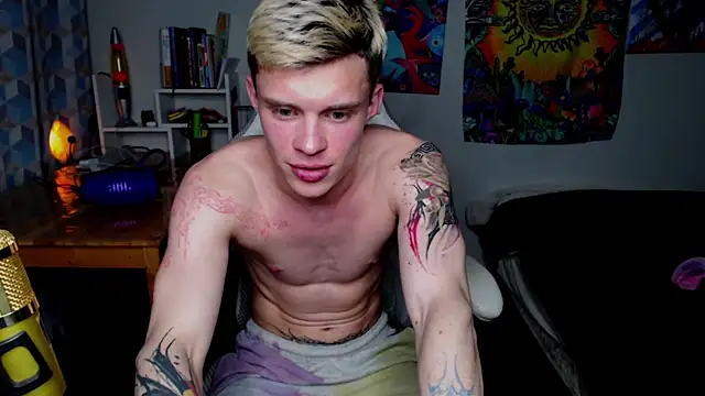 hornyadamsex online show from April 26, 2026, 3:42 pm