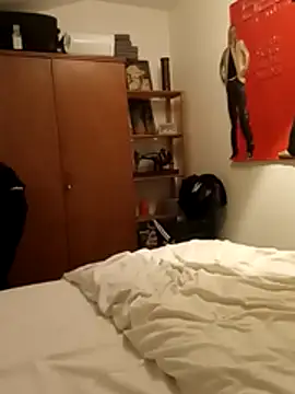 Snapshot of crems77 chatting on January 8, 2026, 4:04 am crems77 online show from January 8, 2026, 4:04 am