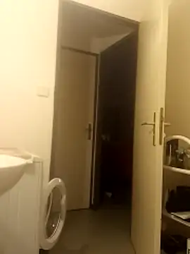 Snapshot of crems77 chatting on February 11, 2026, 12:15 am crems77 online show from February 11, 2026, 12:15 am