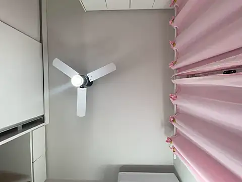 lariic online show from October 2, 2025, 12:45 pm