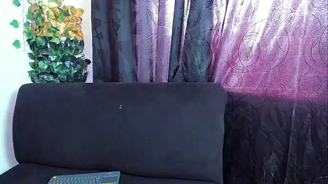 skaysanchez1 online show from March 6, 2026, 7:43 pm