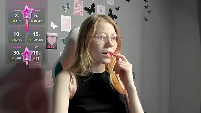 Snapshot of Esme_Runn chatting on December 9, 2024, 2:56 am Esme Runn online show from December 9, 2024, 2:56 am