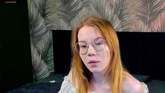 Snapshot of Esme_Runn chatting on March 19, 2025, 10:00 am Esme Runn online show from March 19, 2025, 10:00 am