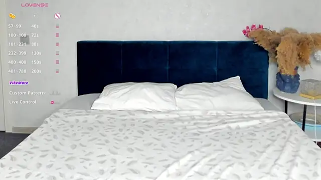 Snapshot of Esme_Runn chatting on October 22, 2025, 3:29 am Esme Runn online show from October 22, 2025, 3:29 am