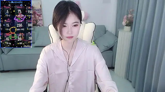 YiJin-a online show from December 24, 2024, 2:10 am