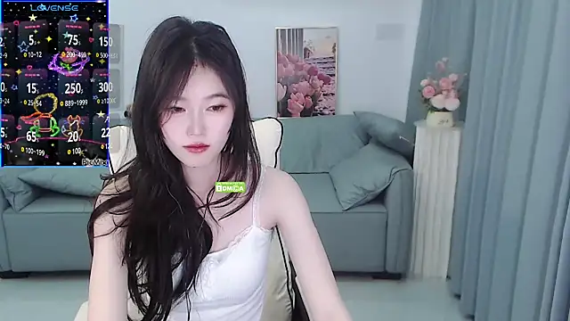 YiJin-a online show from February 12, 2025, 4:00 pm