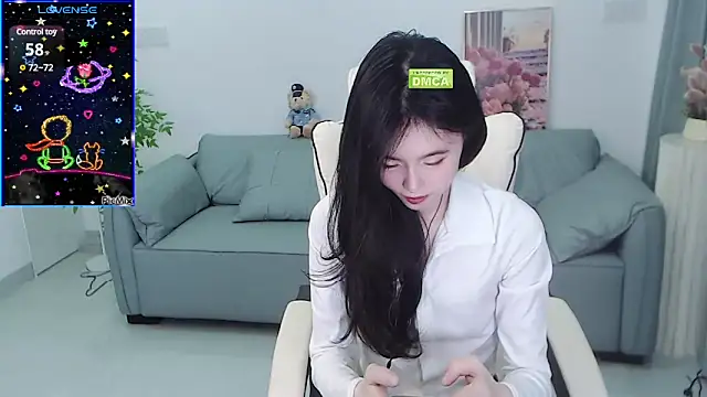 YiJin-a online show from February 15, 2025, 2:33 pm