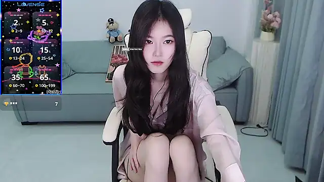 YiJin-a online show from March 3, 2025, 1:42 pm