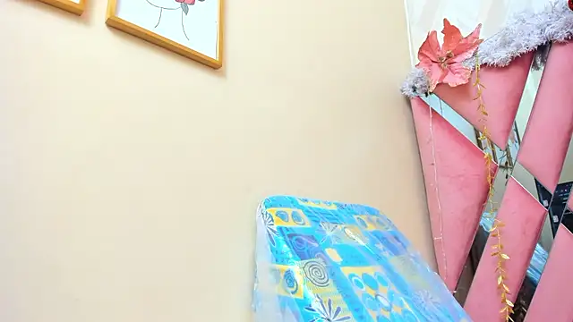 charlotterichardss online show from December 6, 2024, 10:16 am