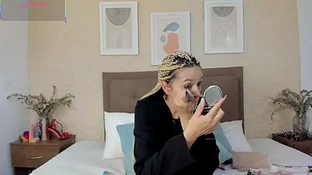 CarolinaGlamour online show from October 1, 2025, 3:01 am